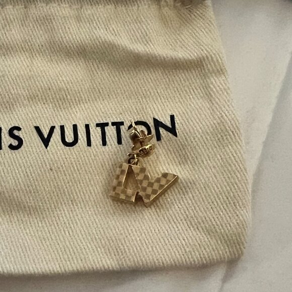 Louis Vuitton Monogram single earring - Picture 10 of 10